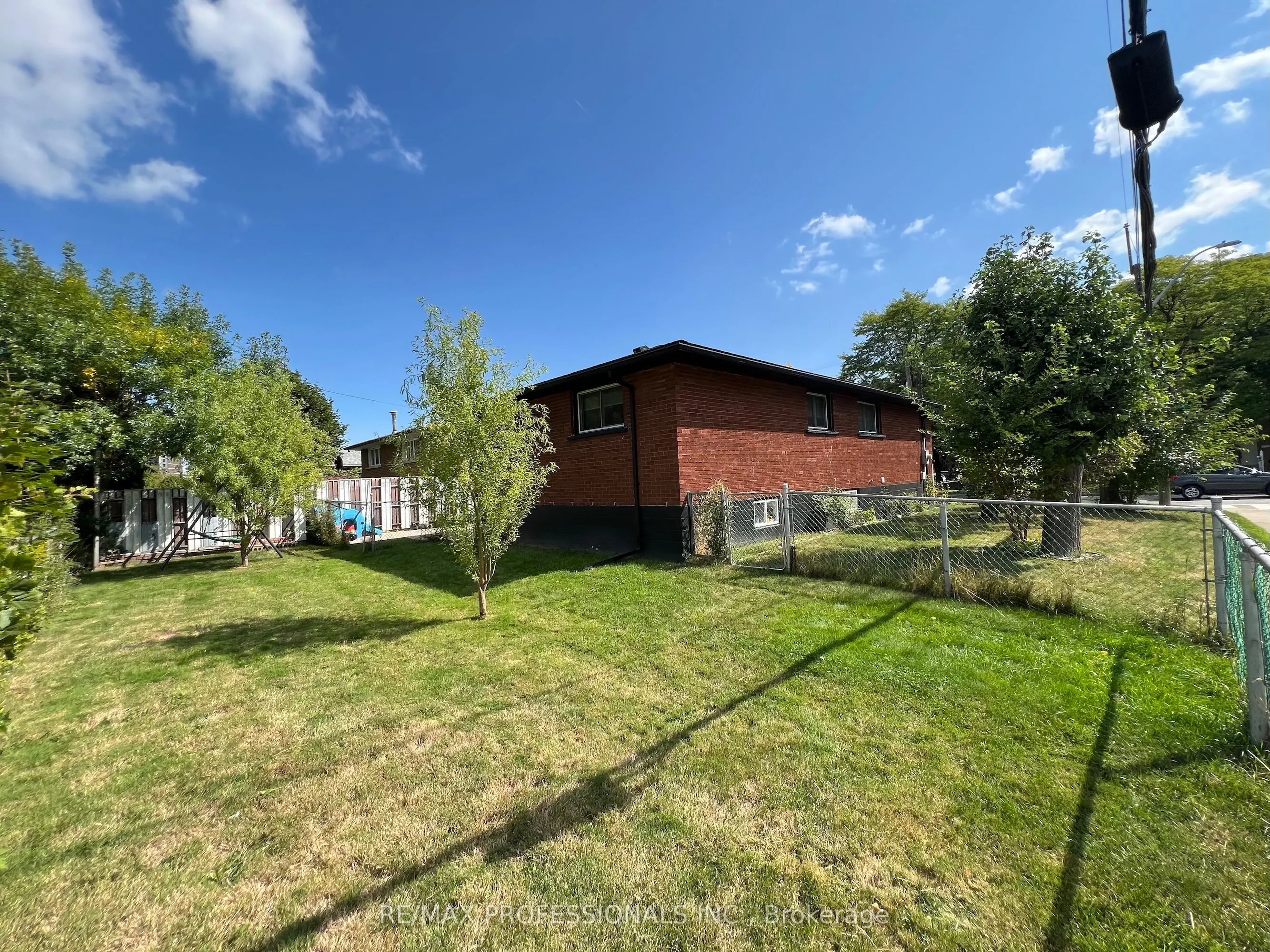 27 Riverdale Drive