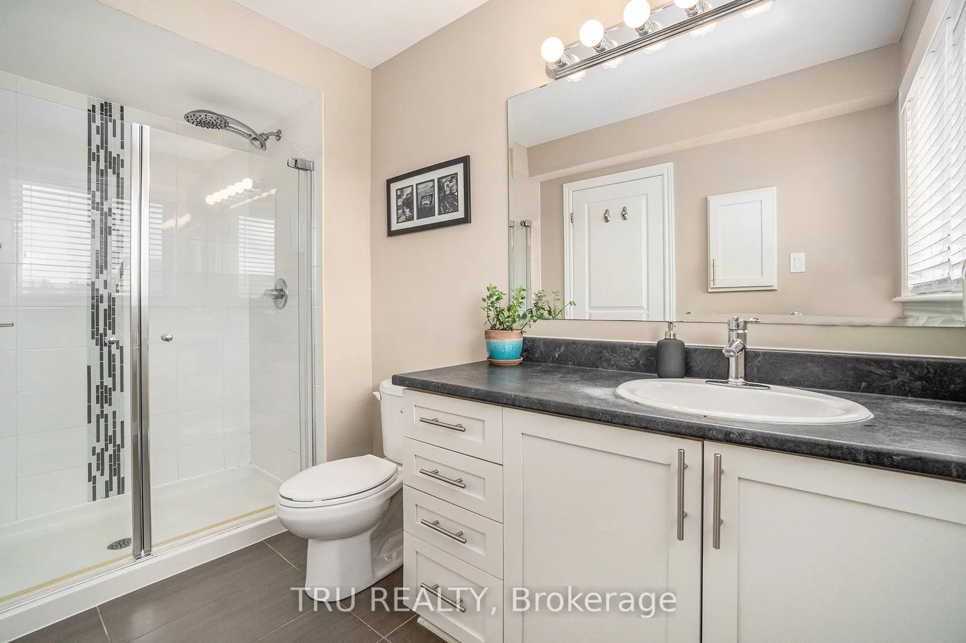 1113 TISCHART Crescent