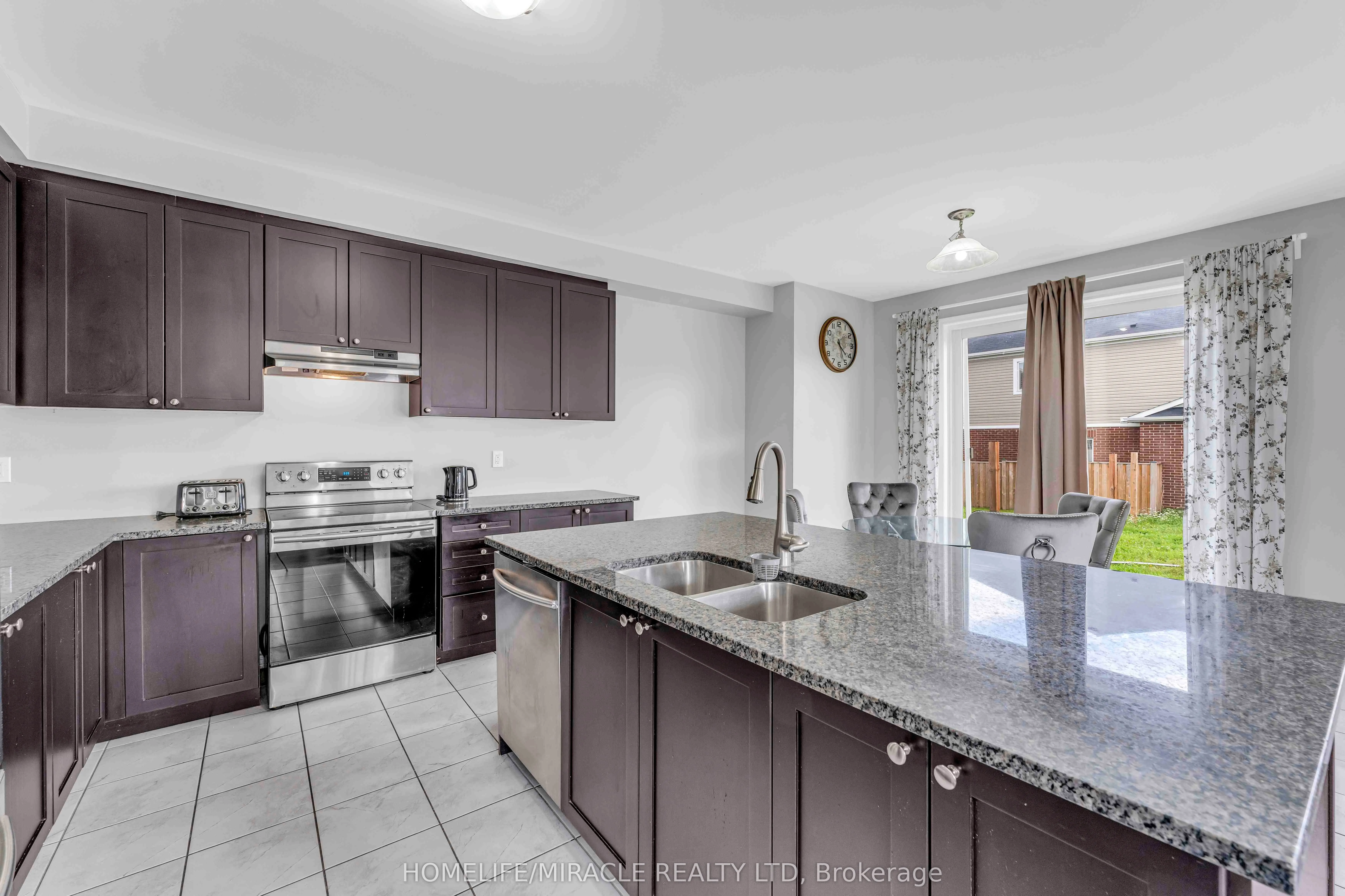 3 Mansfield Circle