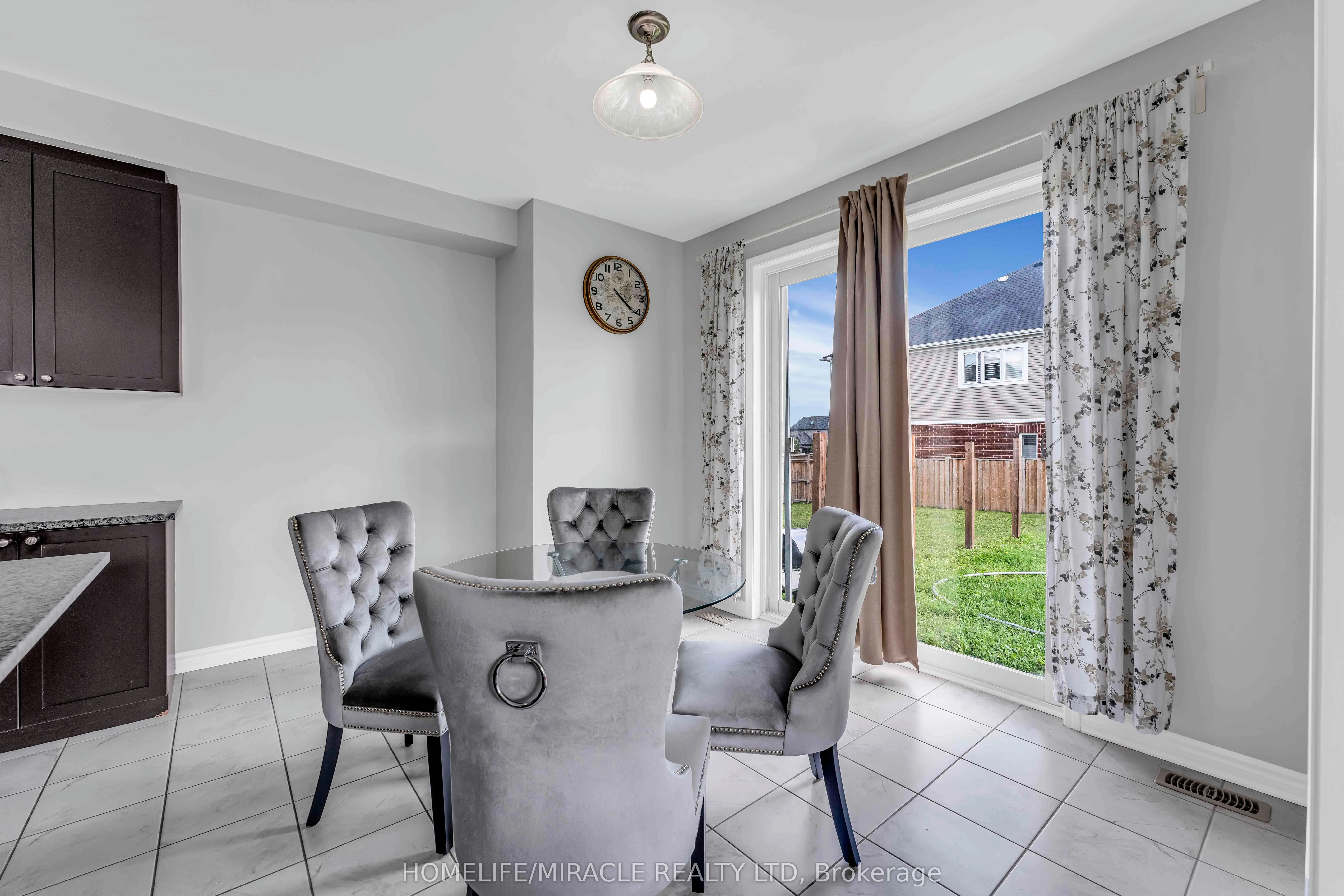 3 Mansfield Circle