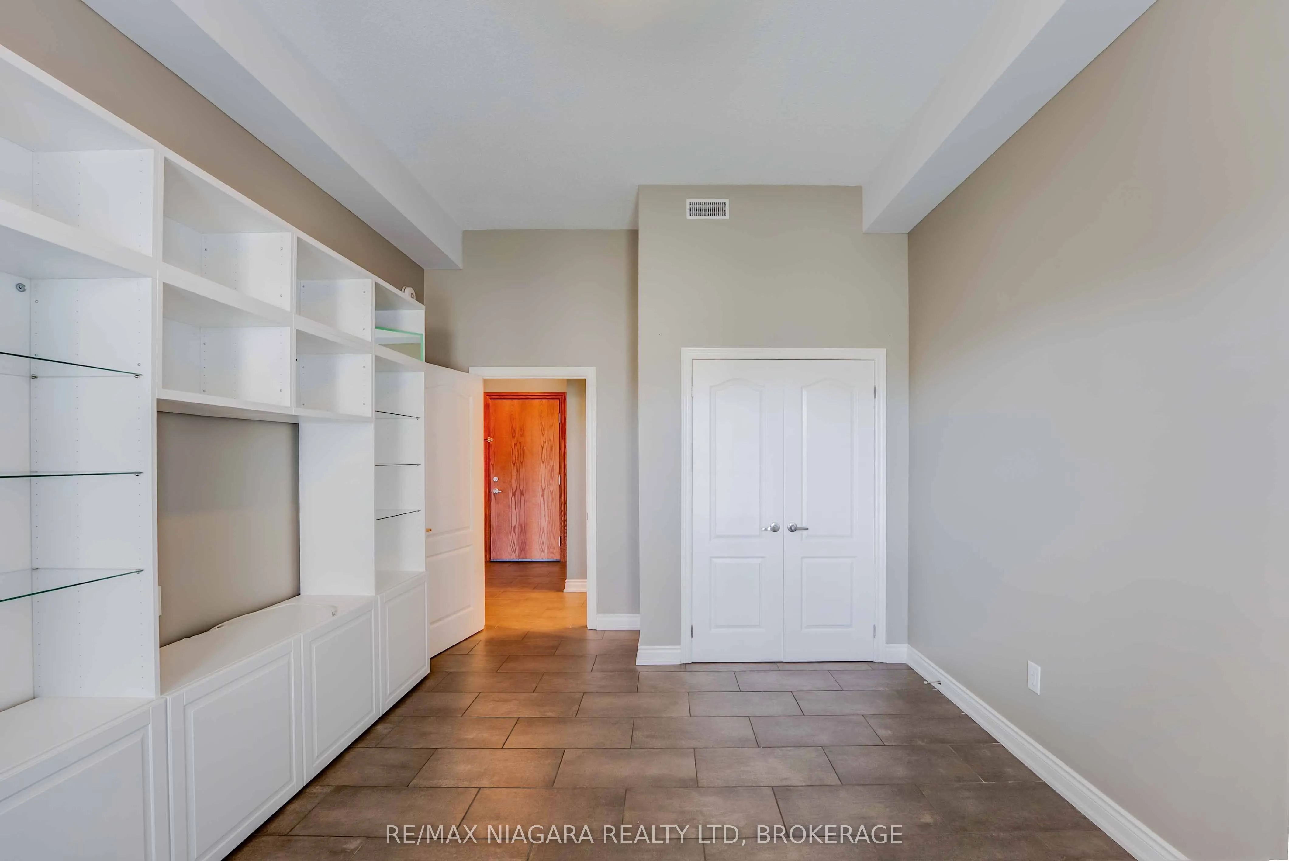 8111 FOREST GLEN Drive, #127