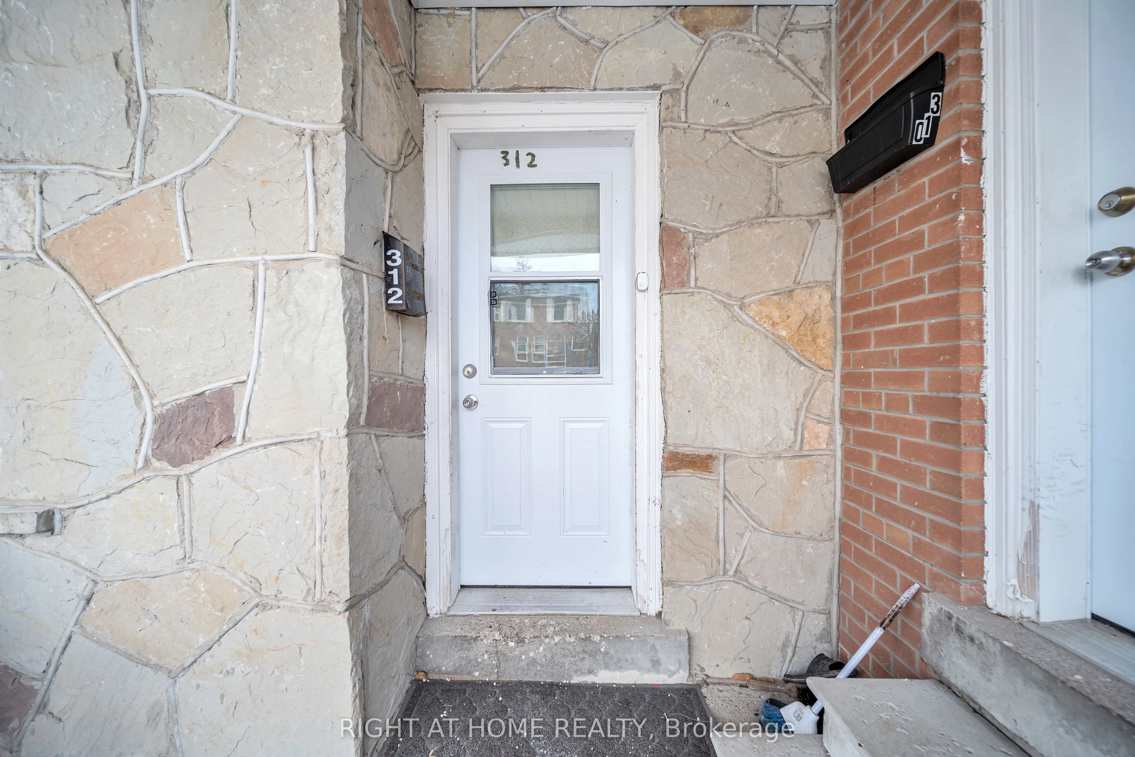 312 Westcourt Place, #37