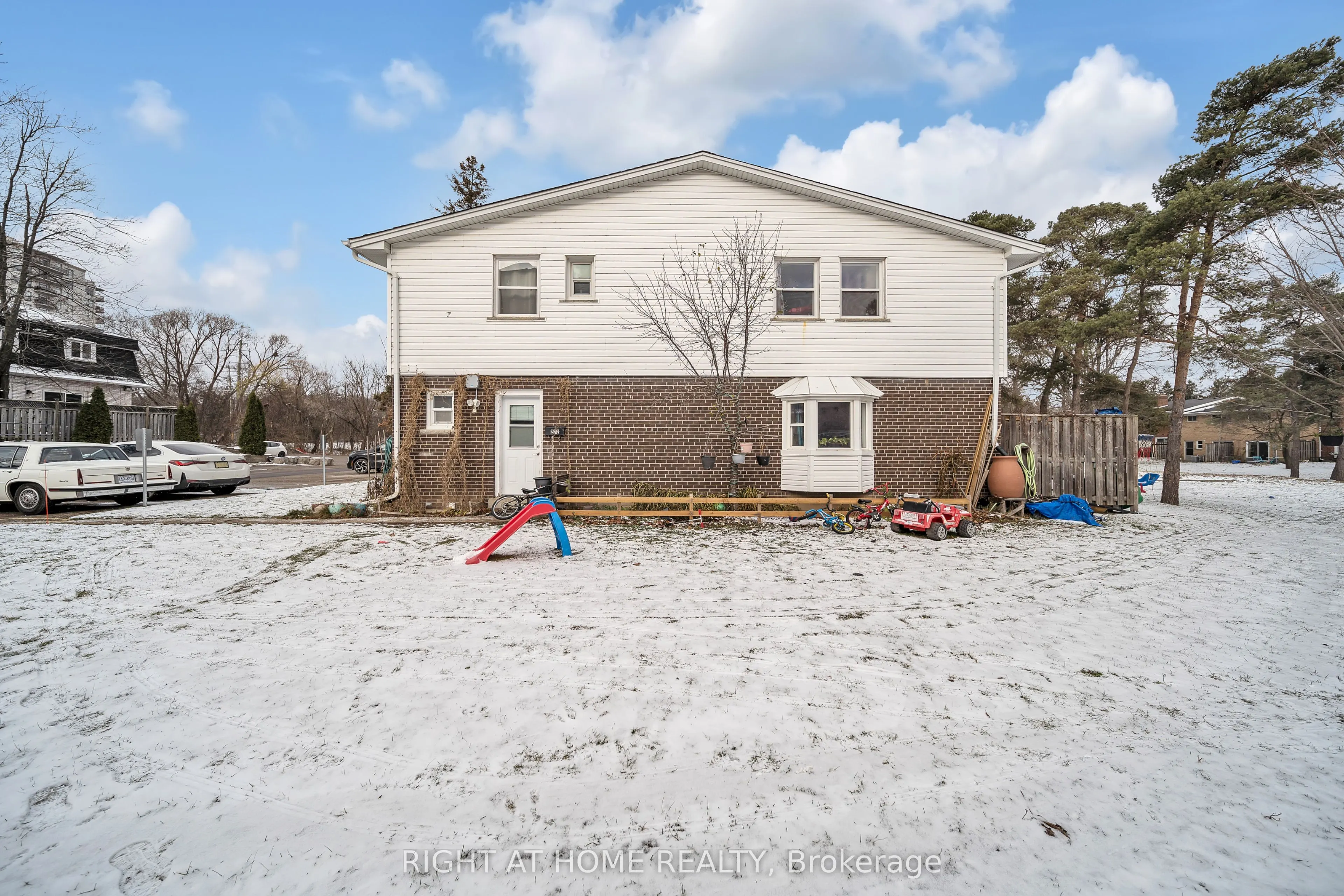 272 Westcourt Place, #110