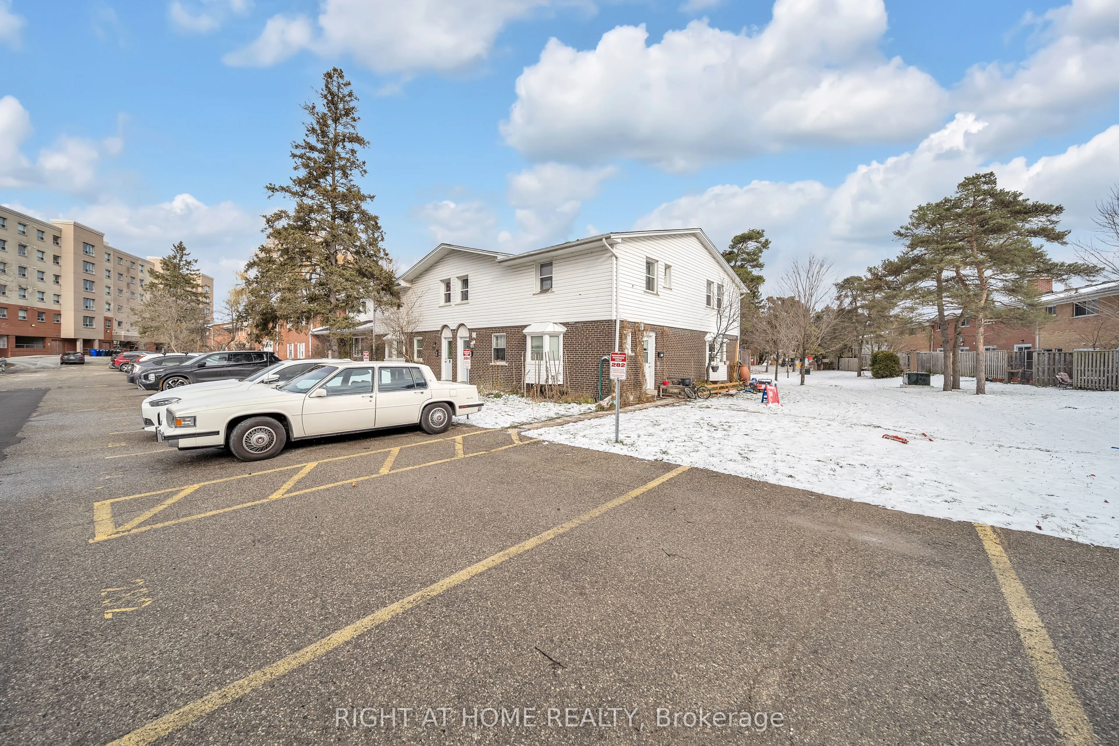 272 Westcourt Place, #110