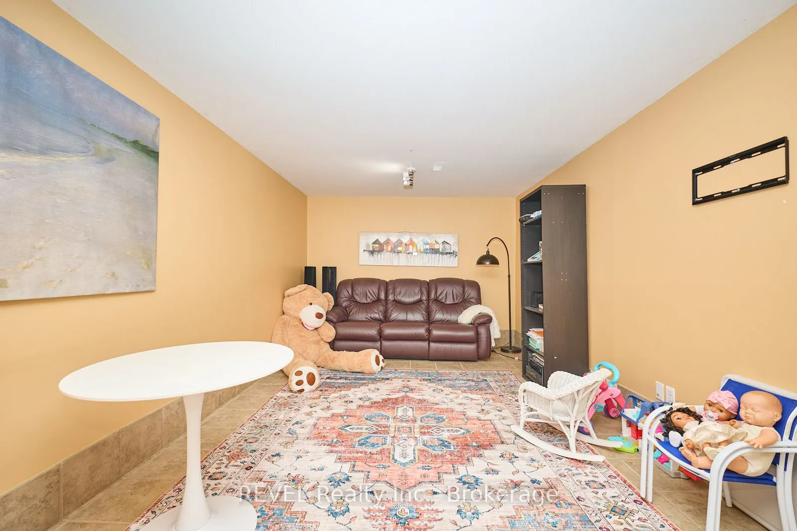 6585 Kuhn Crescent