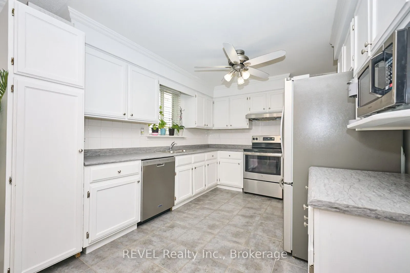 6585 Kuhn Crescent