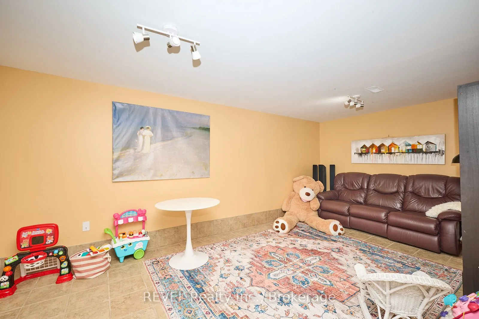 6585 Kuhn Crescent