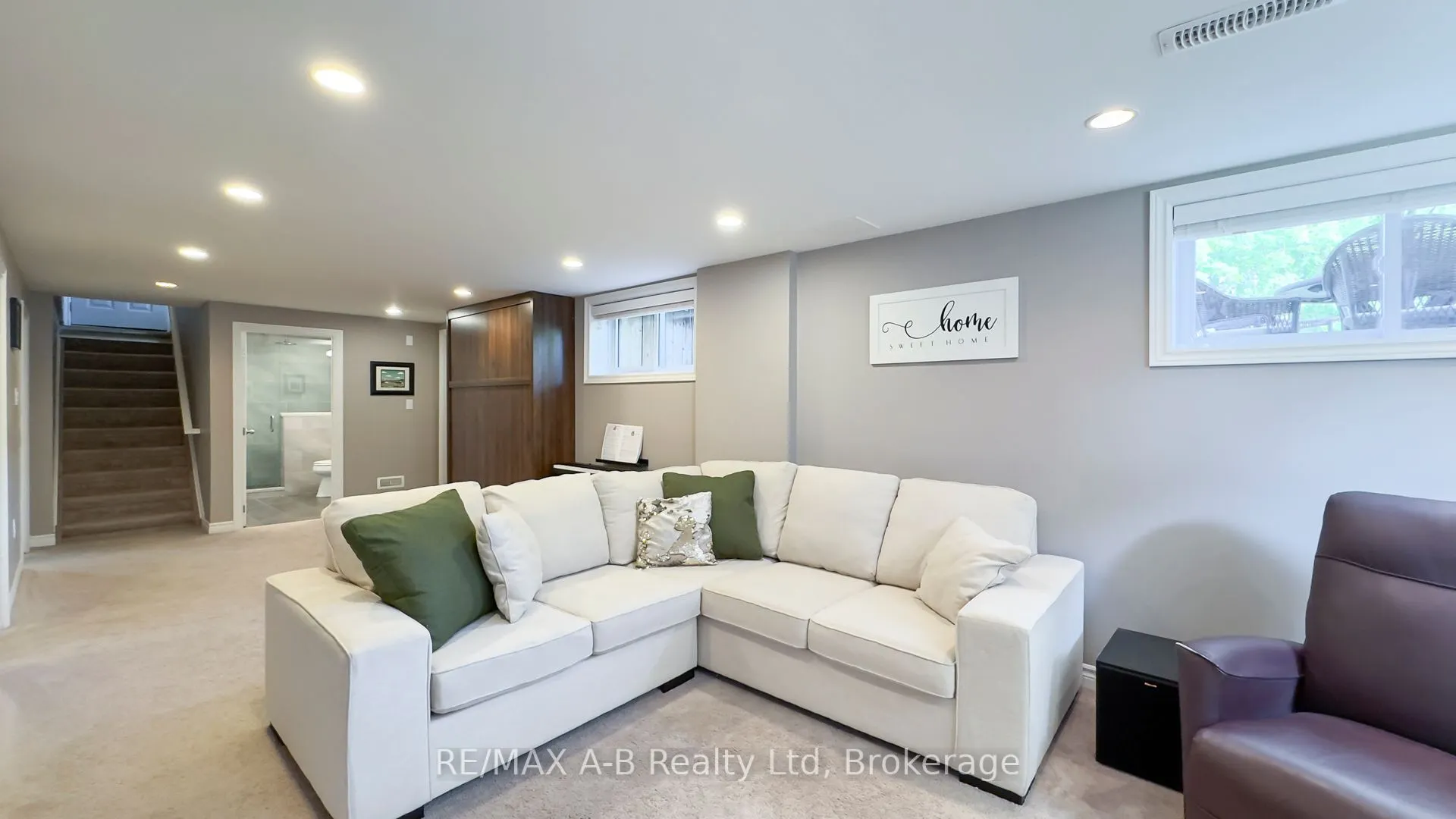 43 Widder Street W