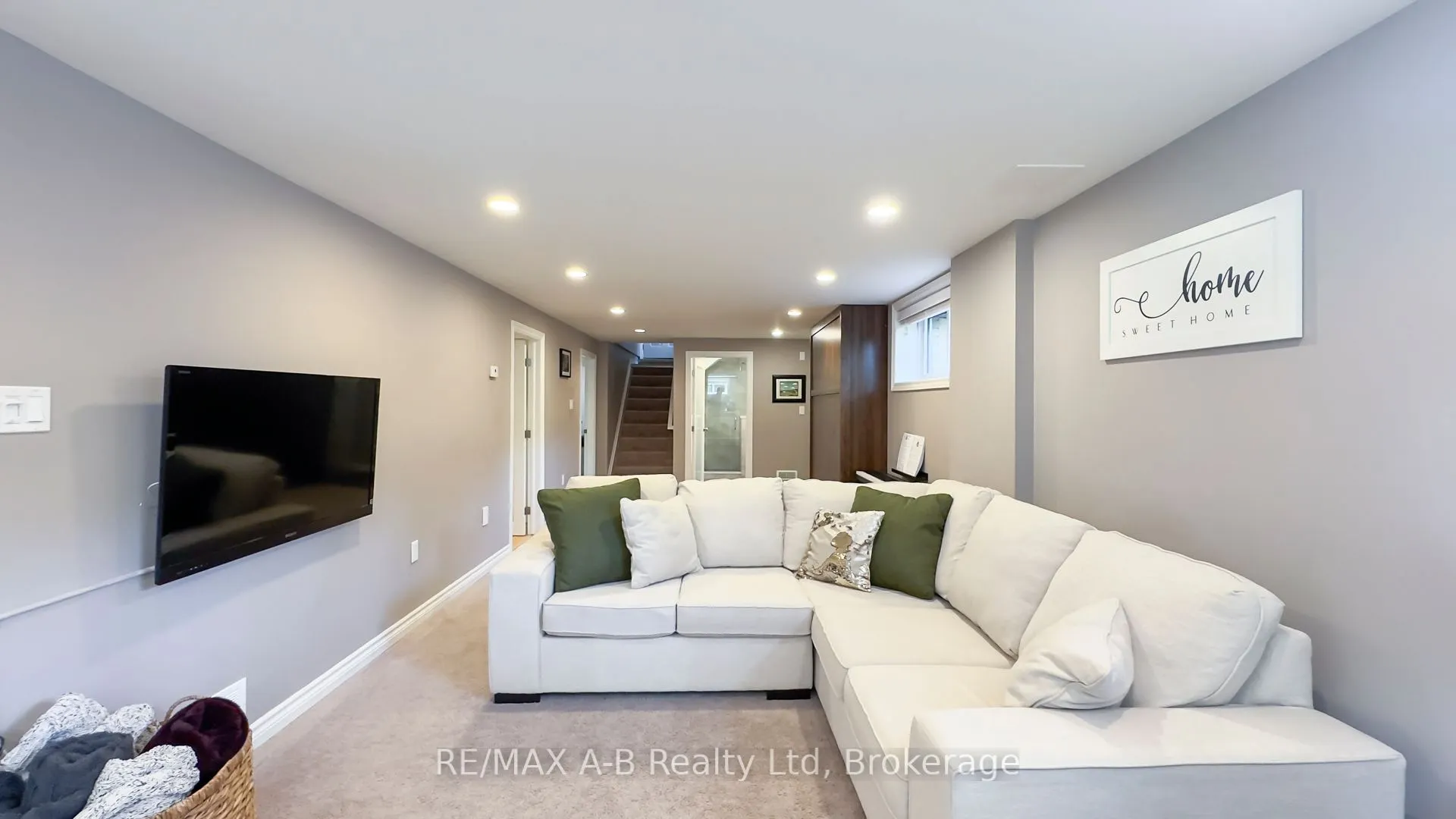 43 Widder Street W