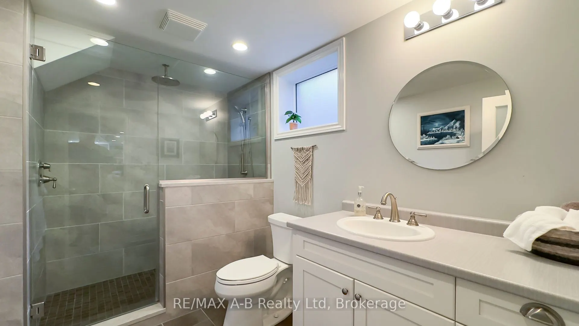 43 Widder Street W