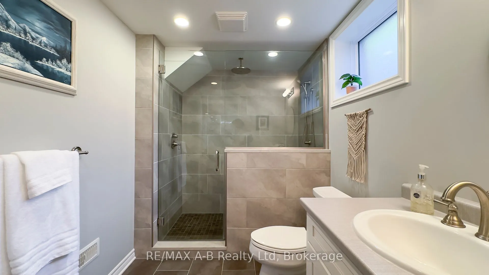 43 Widder Street W