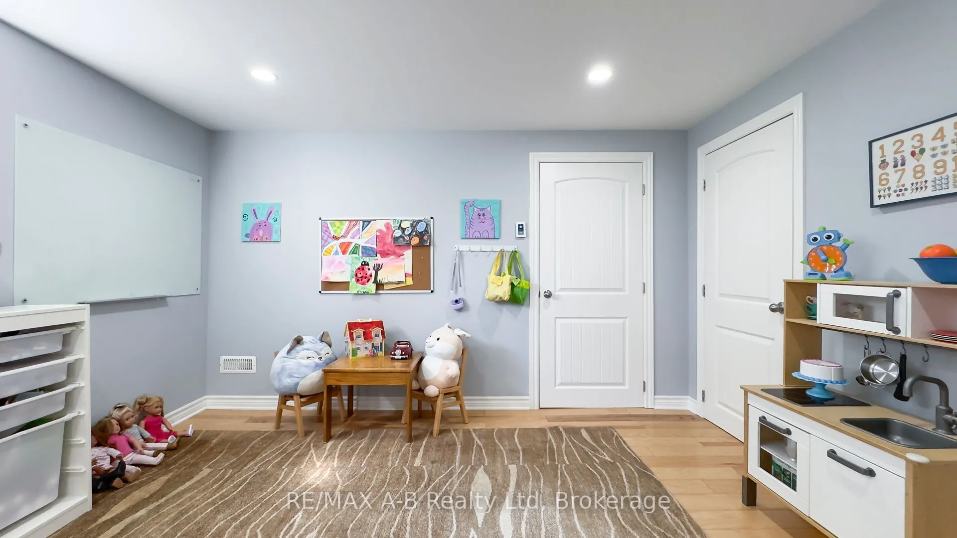 43 Widder Street W