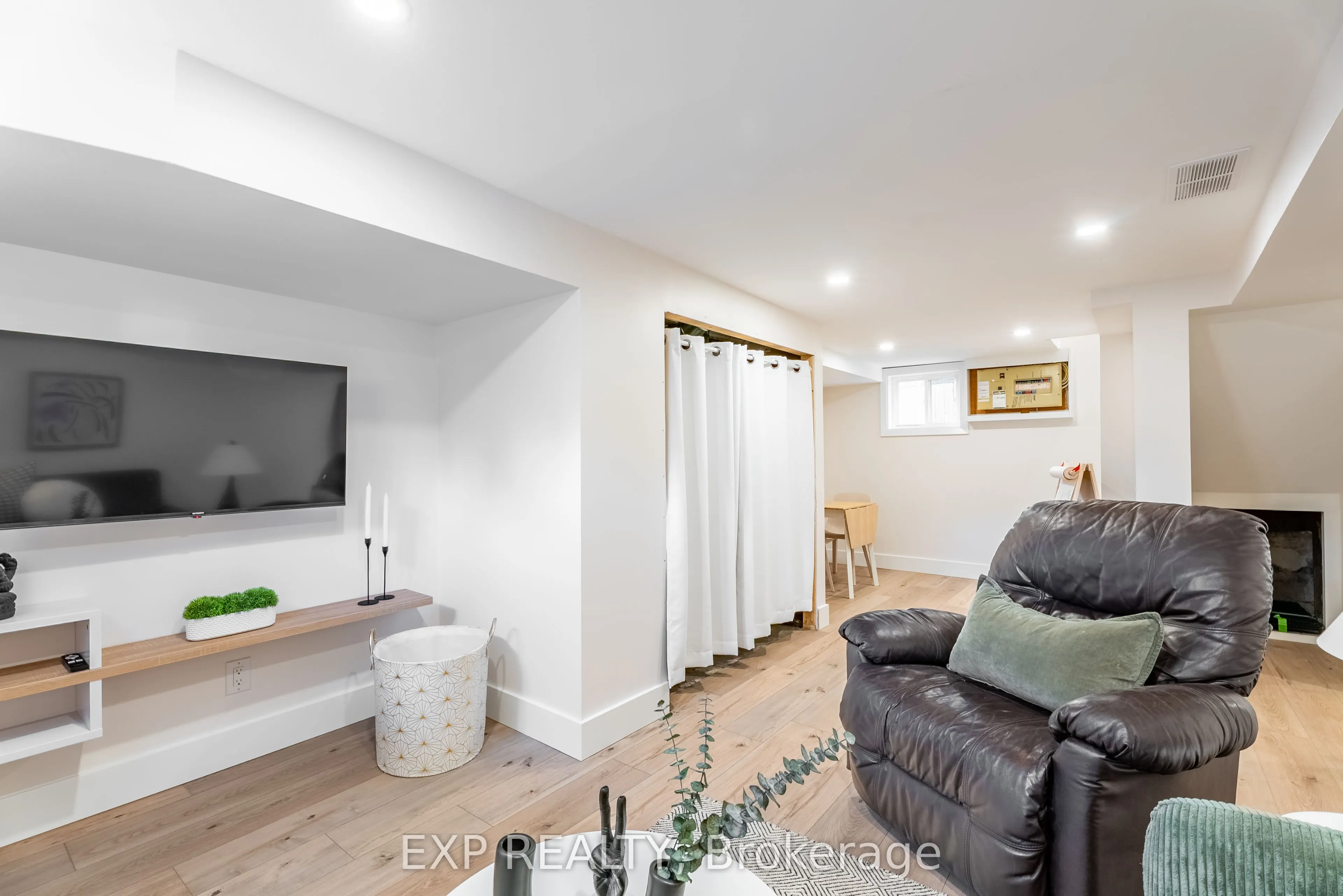 227 Bridgeport Road E