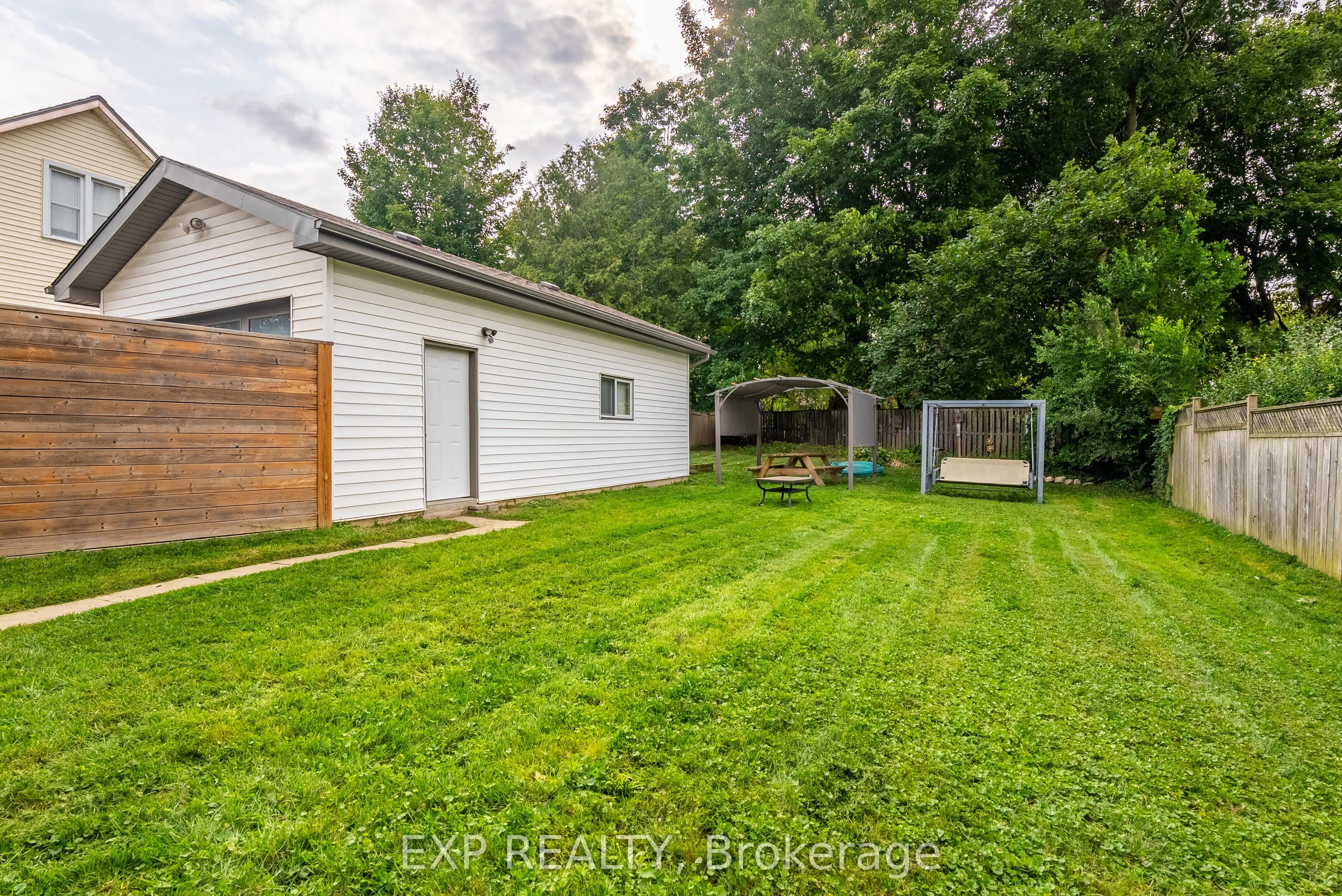 227 Bridgeport Road E