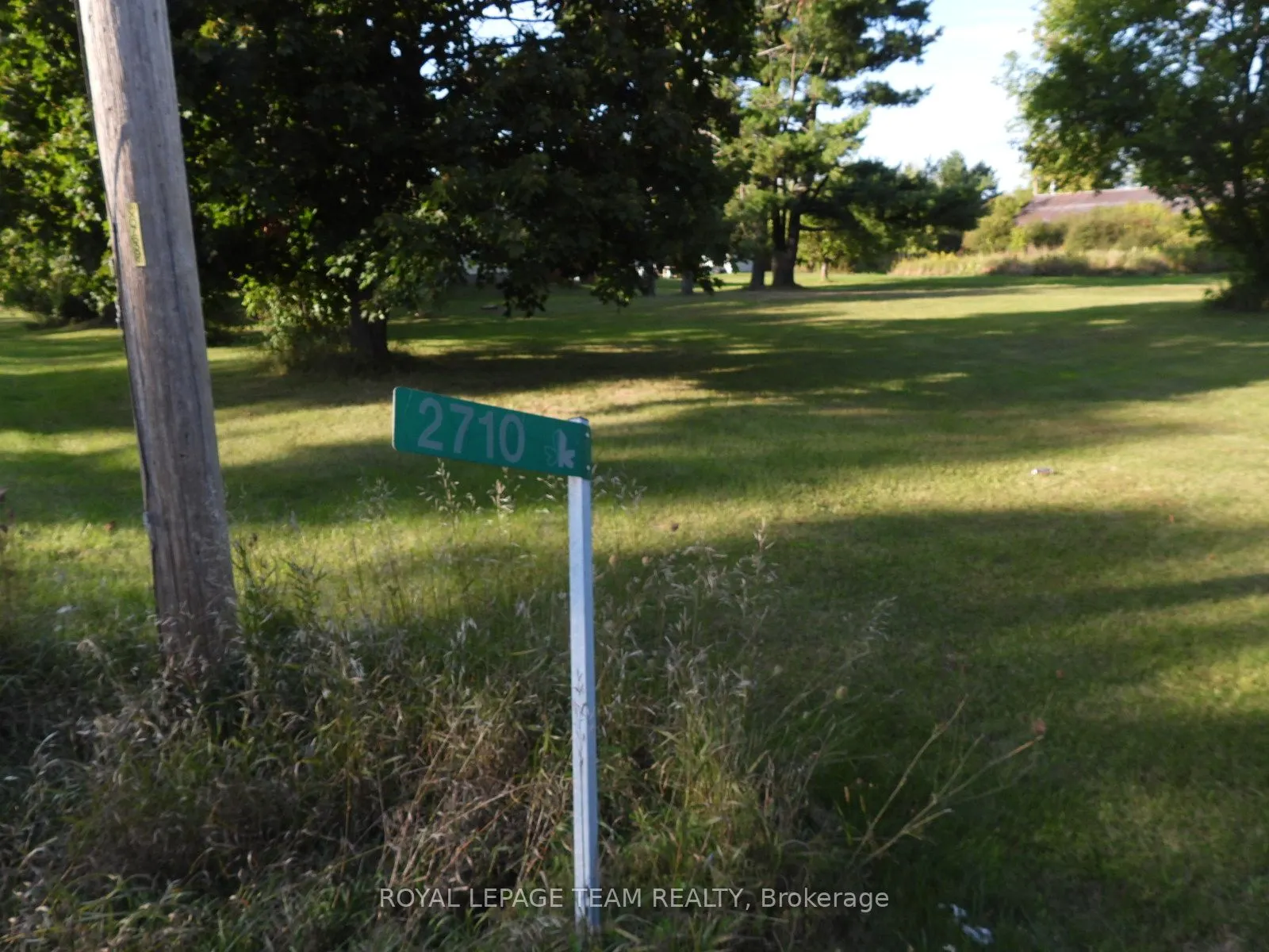 2710 Dunrobin Road
