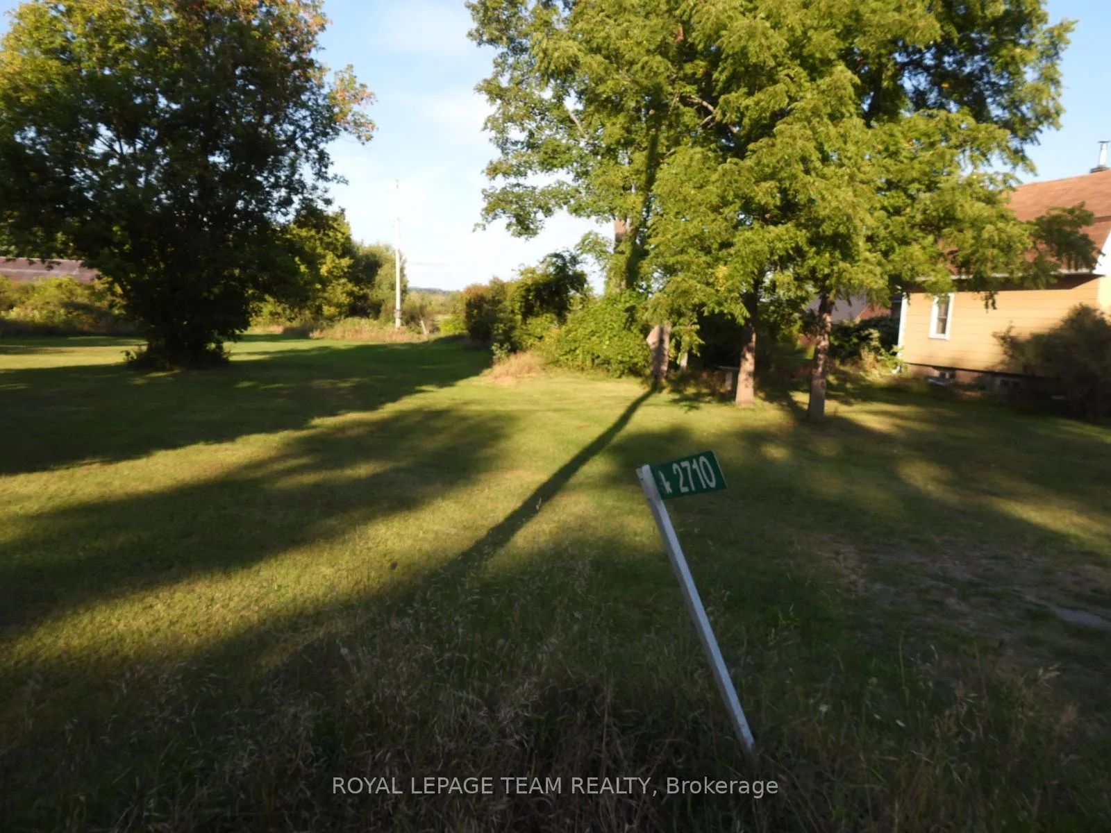 2710 Dunrobin Road