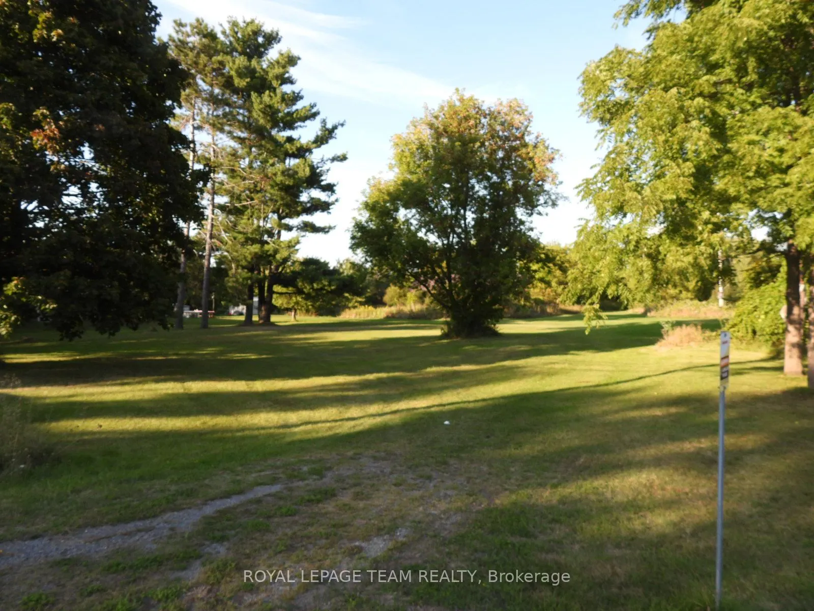 2710 Dunrobin Road