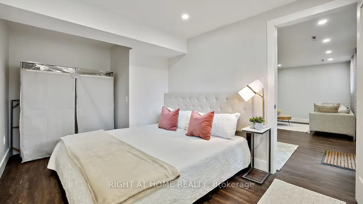 3 Governor Simcoe Drive