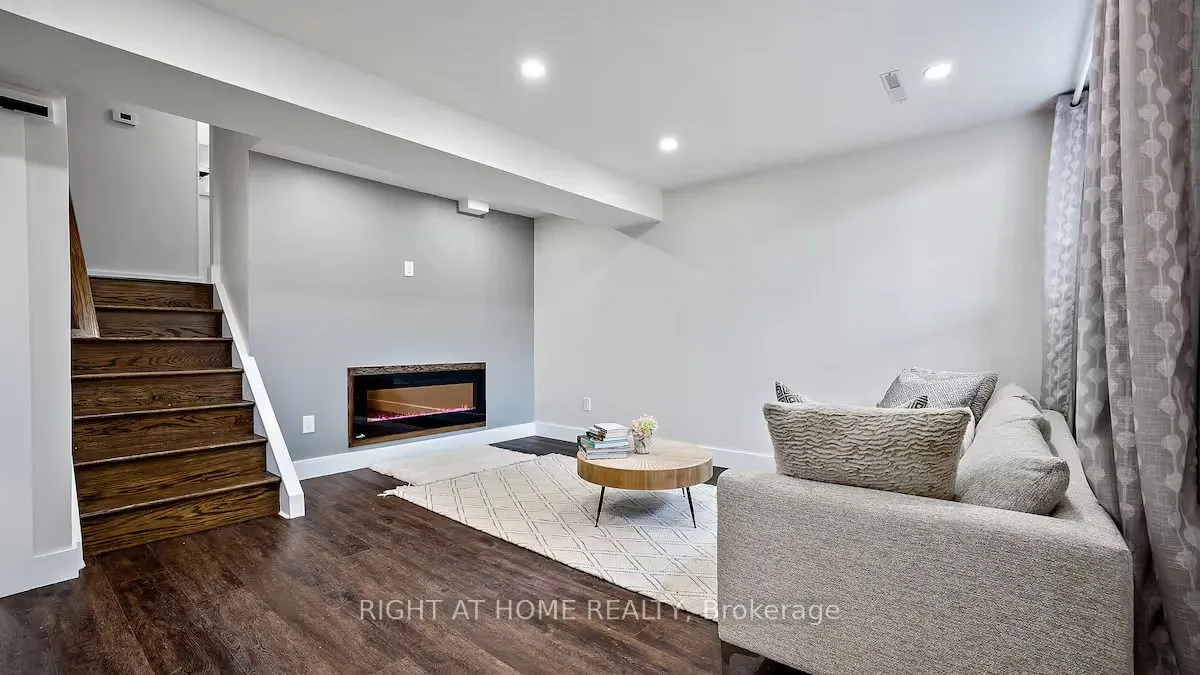 3 Governor Simcoe Drive