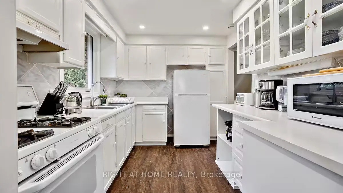 3 Governor Simcoe Drive