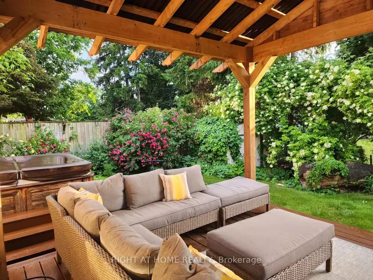 3 Governor Simcoe Drive
