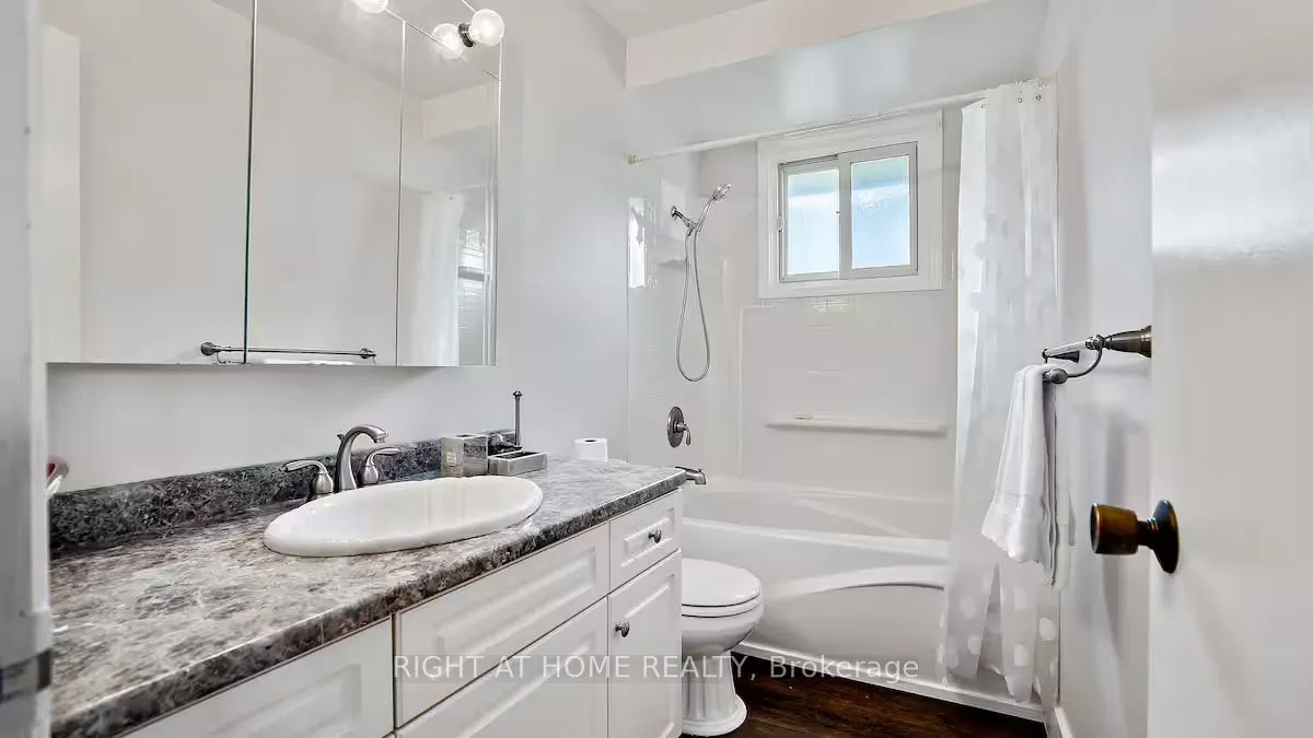 3 Governor Simcoe Drive