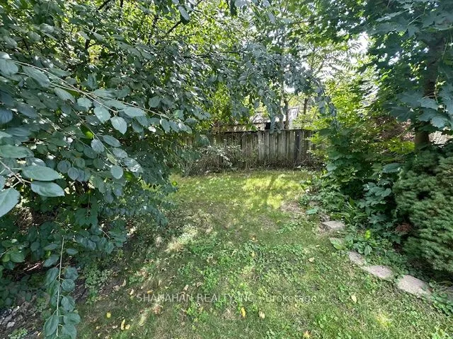 126 Metcalfe Street W #A&B