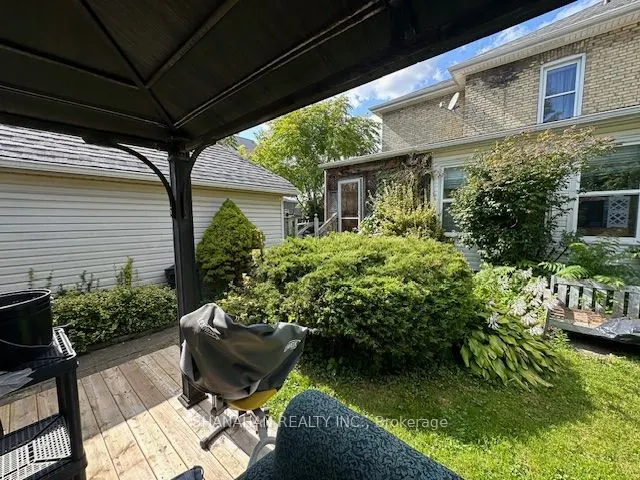 126 Metcalfe Street W #A&B