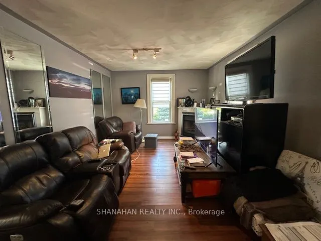 126 Metcalfe Street W #A&B