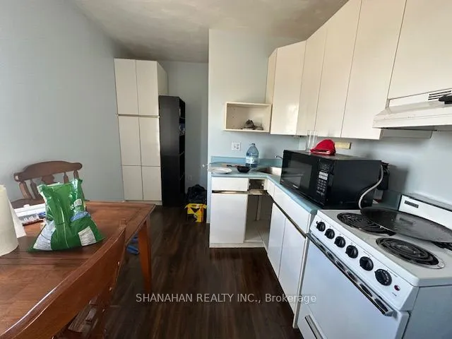 126 Metcalfe Street W #A&B