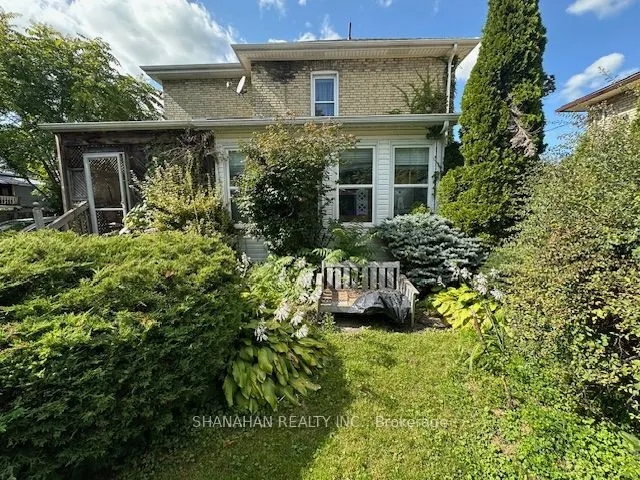 126 Metcalfe Street W #A&B