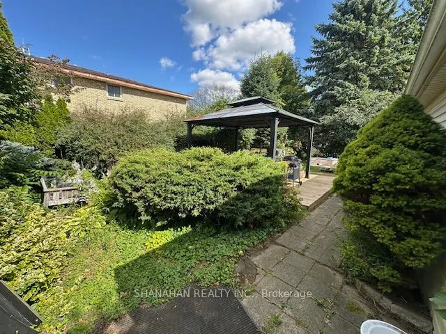 126 Metcalfe Street W #A&B