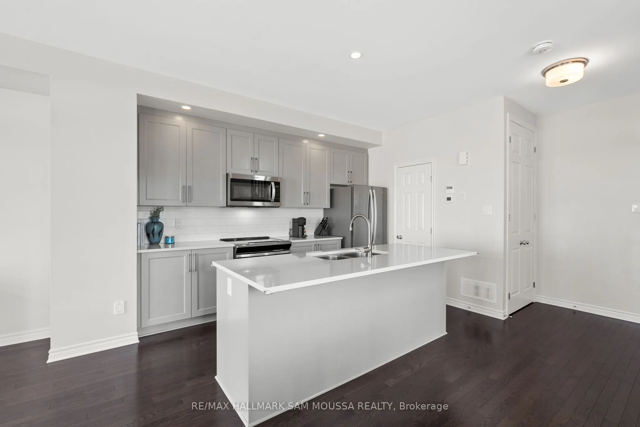 625 Cartographe Street