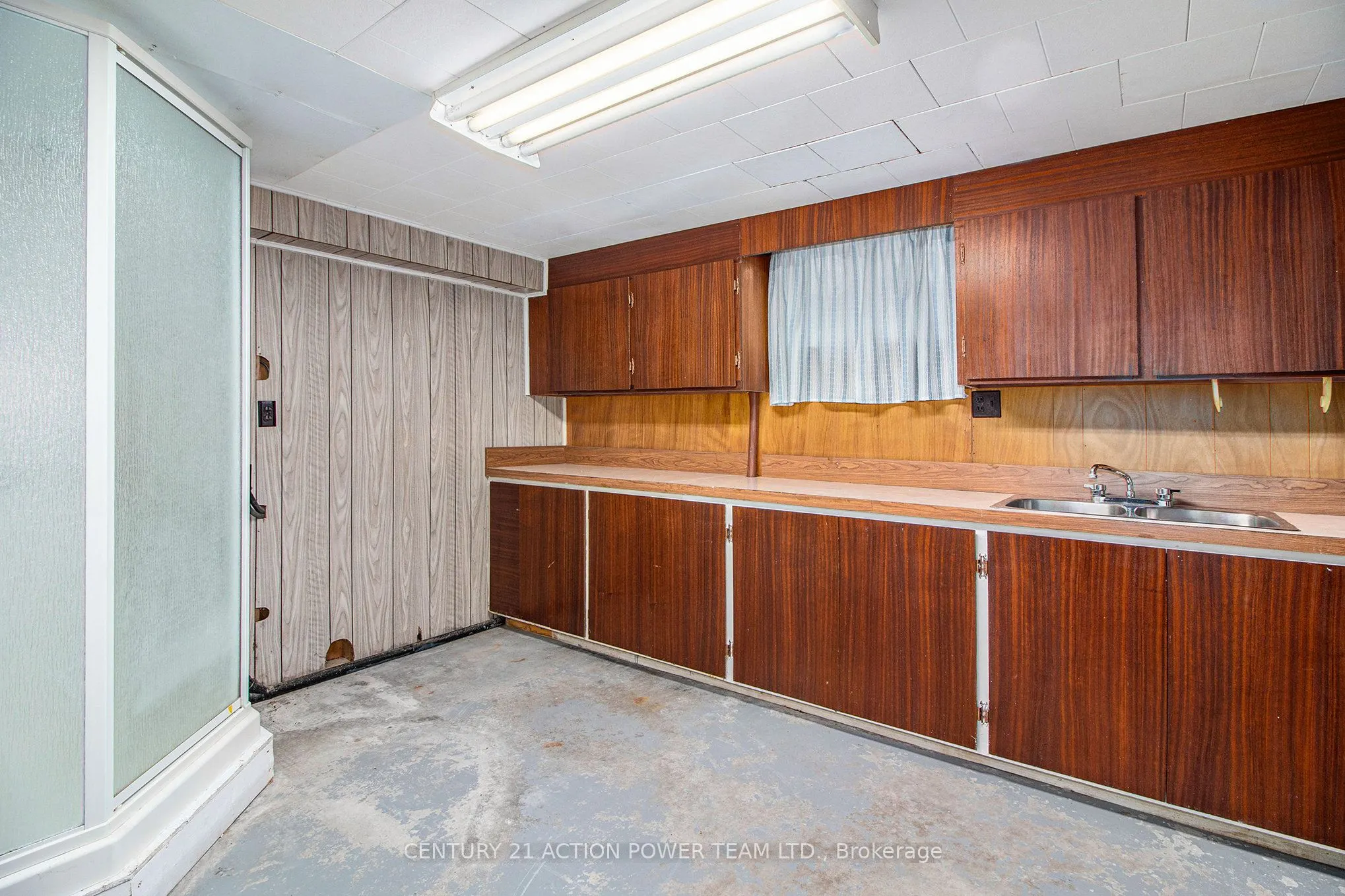 2 Champagne Street