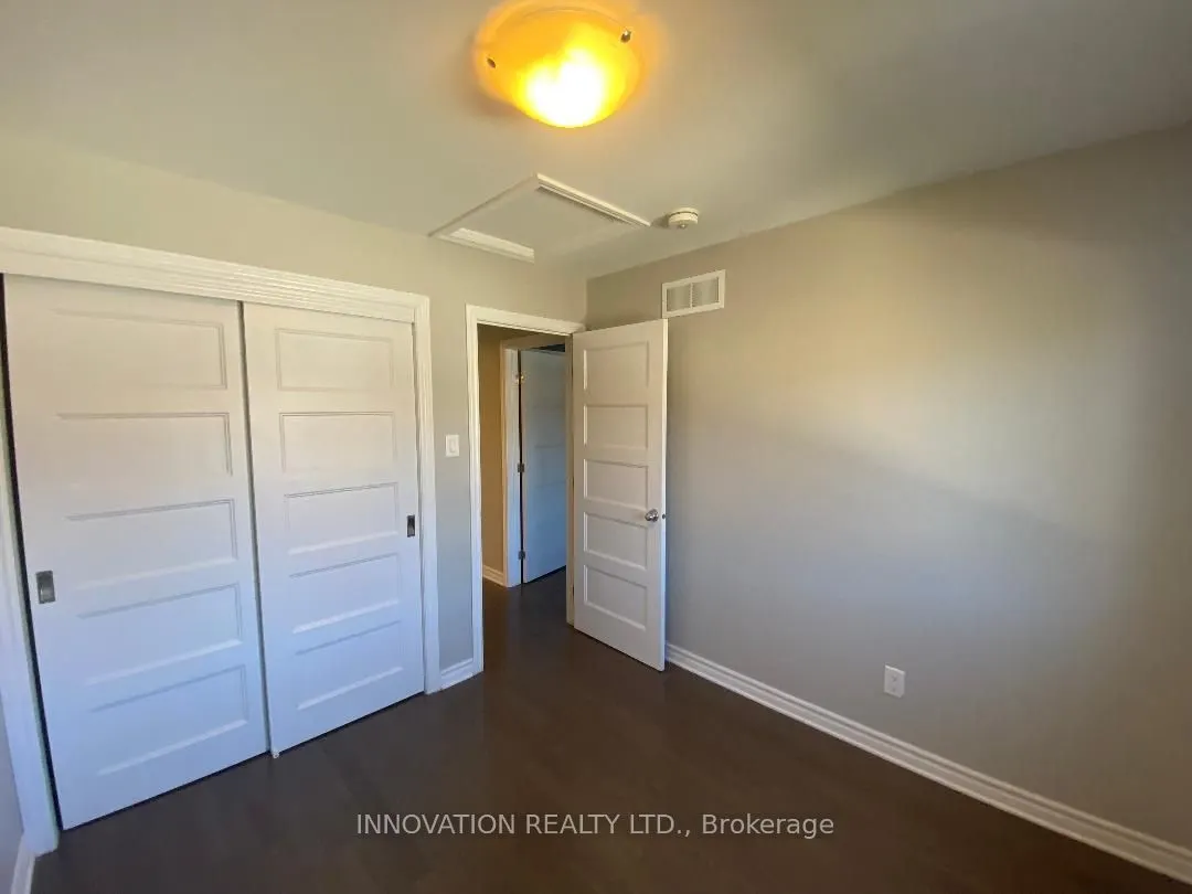 322 Fergus Crescent