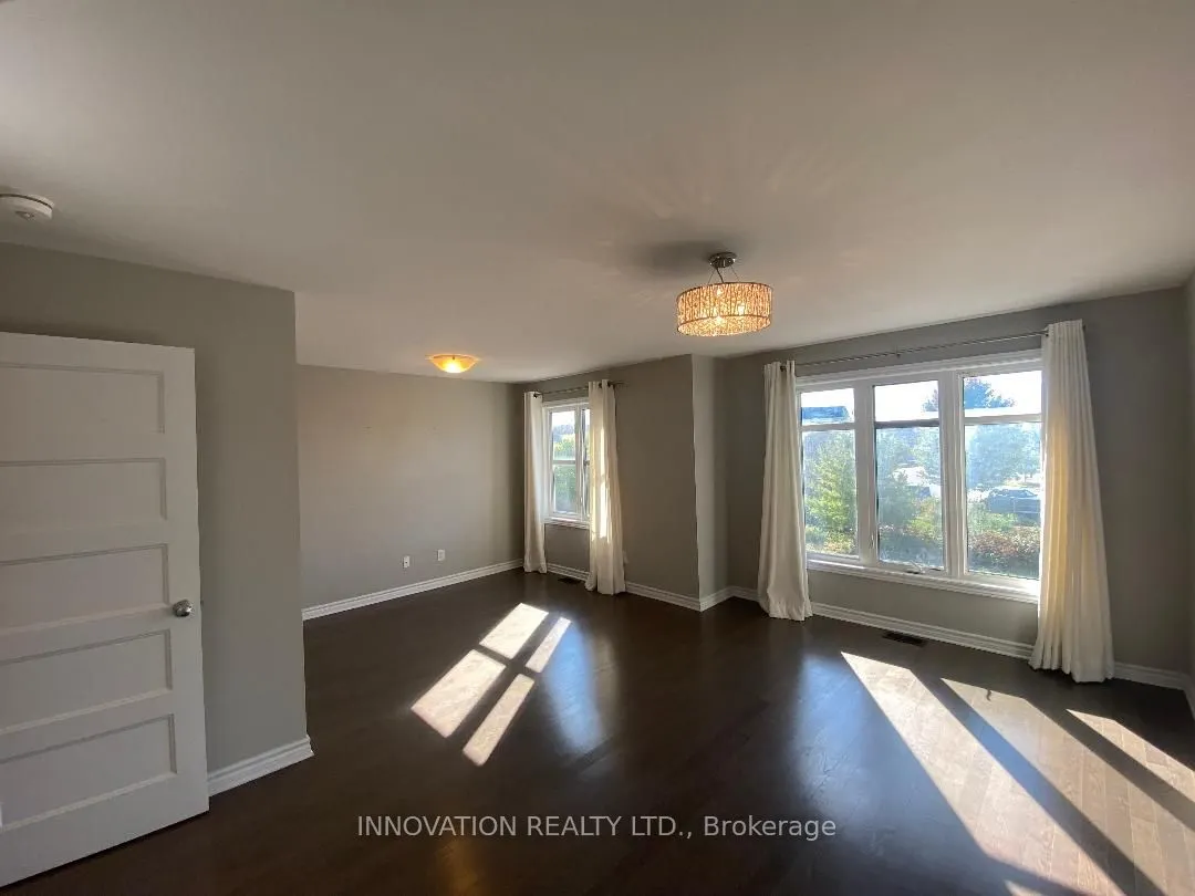 322 Fergus Crescent