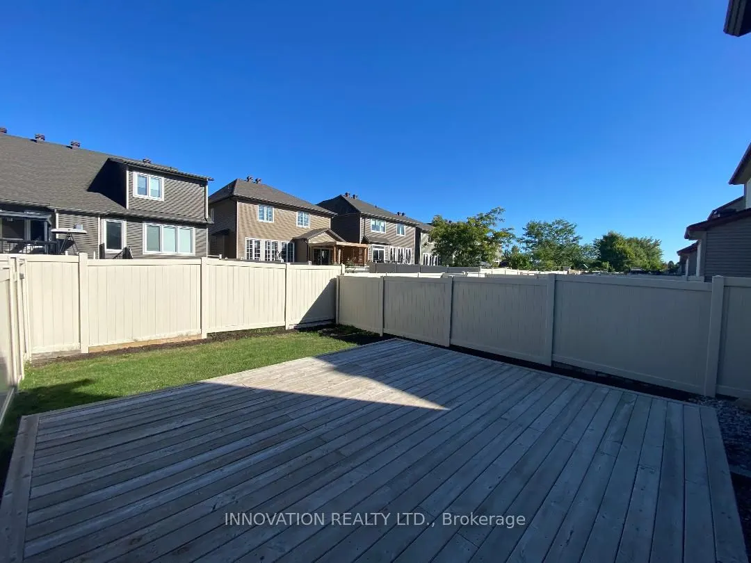 322 Fergus Crescent