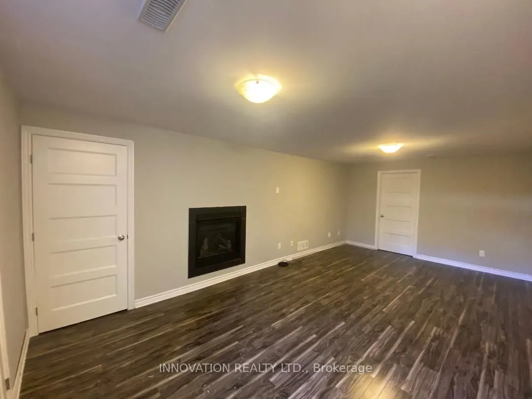 322 Fergus Crescent
