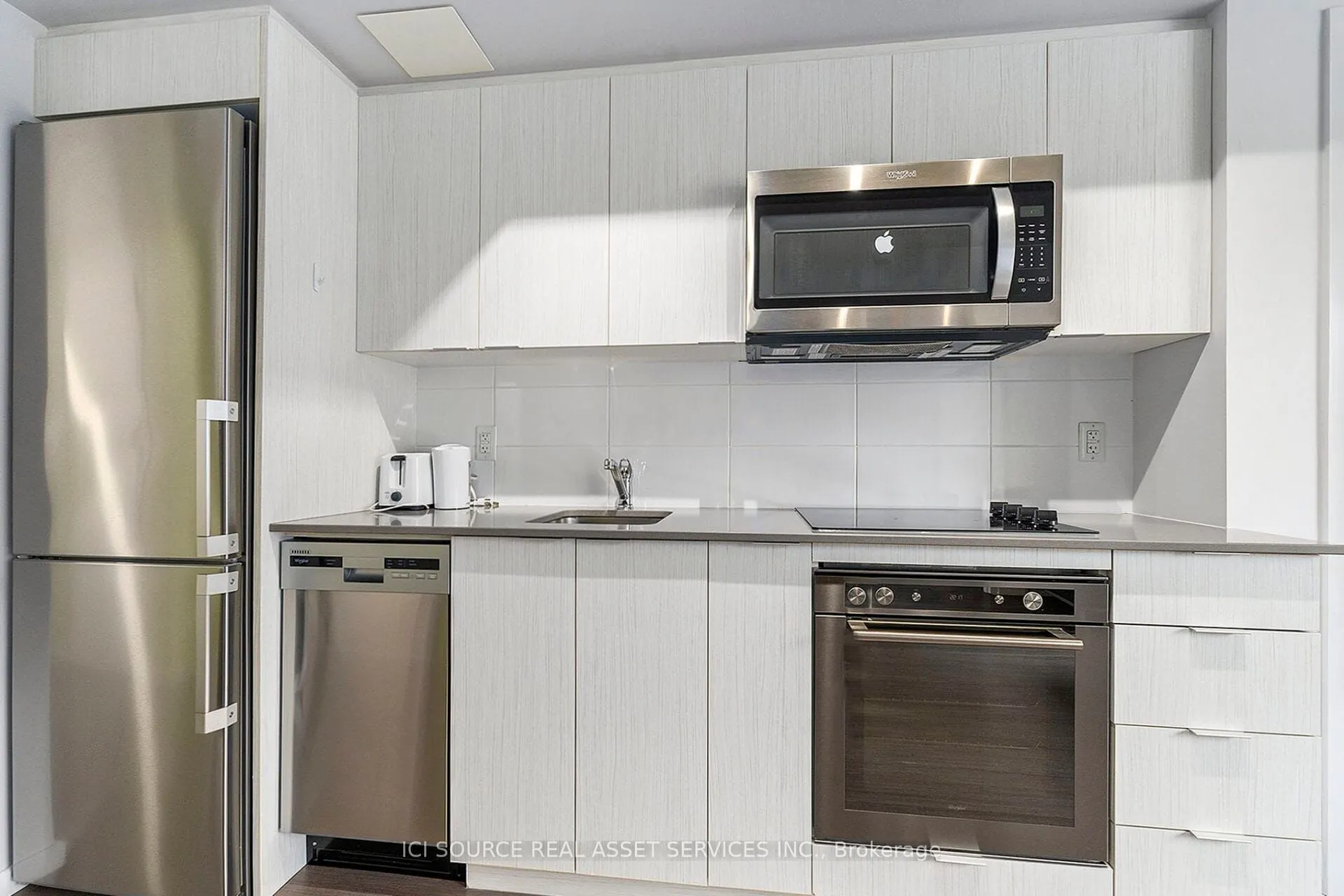 105 Champagne Avenue S, #1702