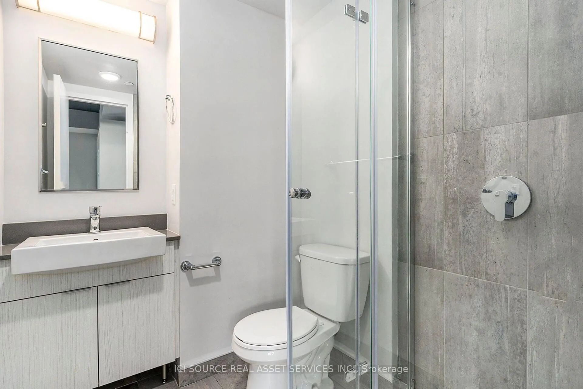105 Champagne Avenue S, #1702