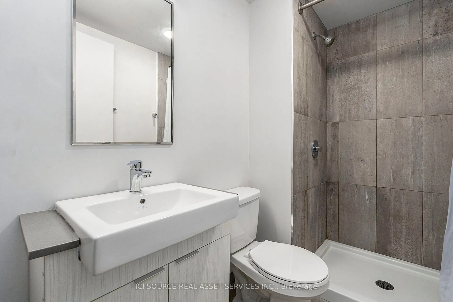 105 Champagne Avenue S, #1702