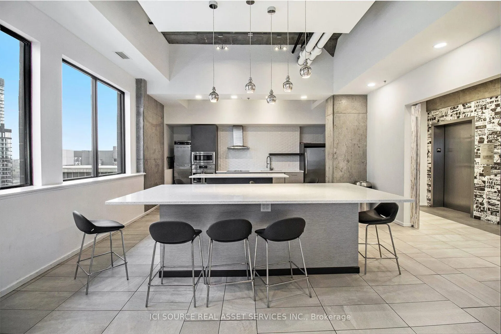 105 Champagne Avenue S, #1702