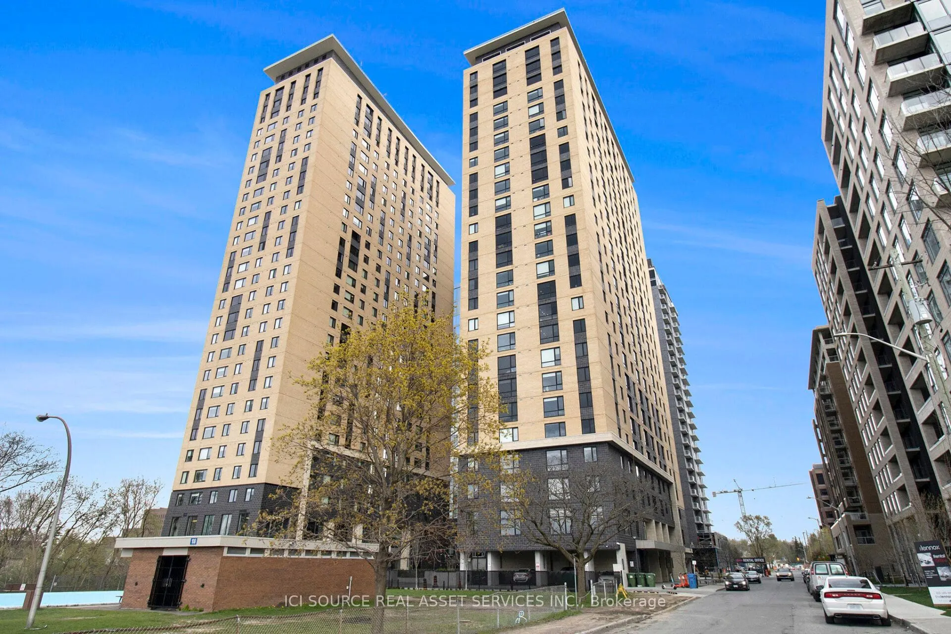 105 Champagne Avenue S, #1702