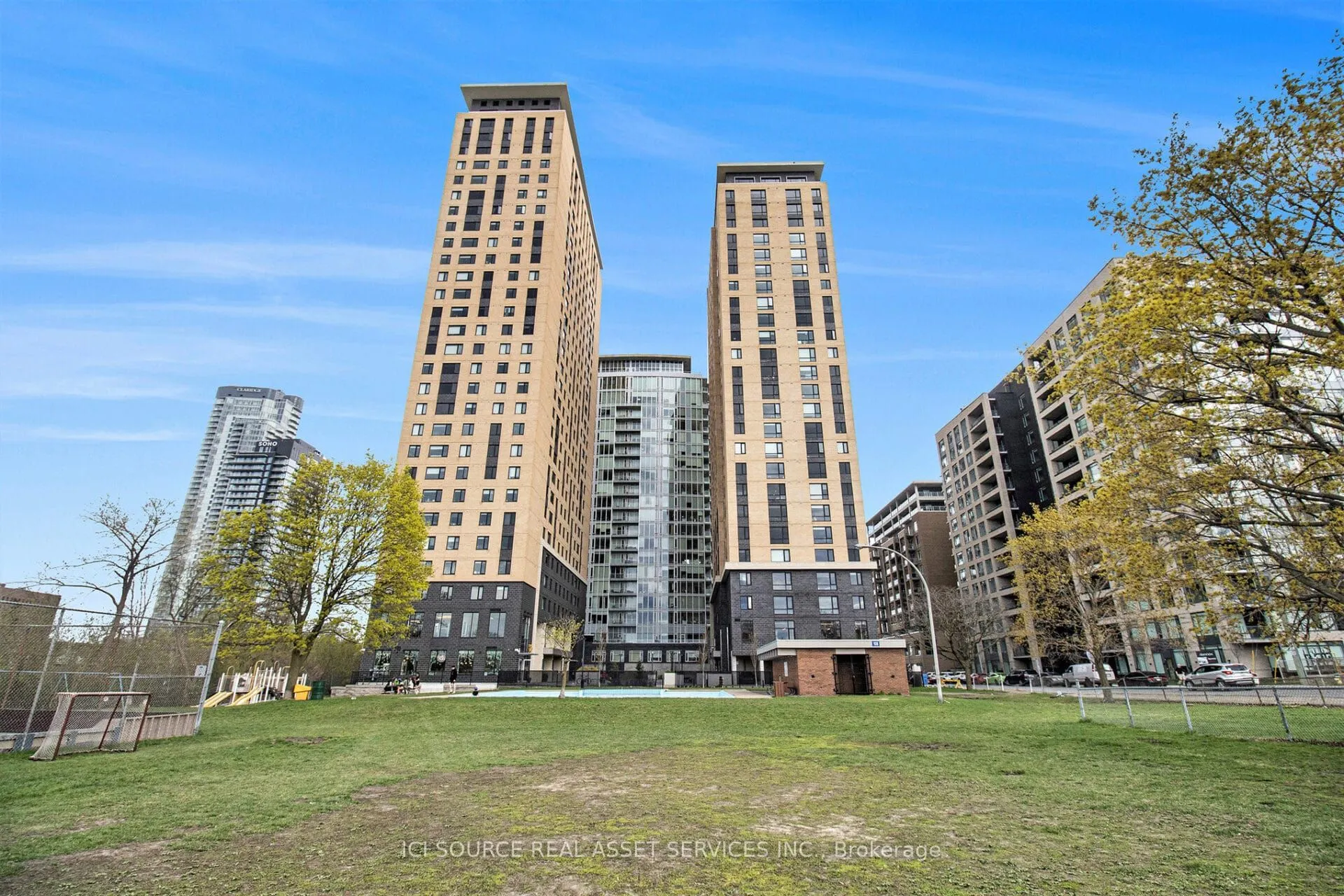 105 Champagne Avenue S, #1702