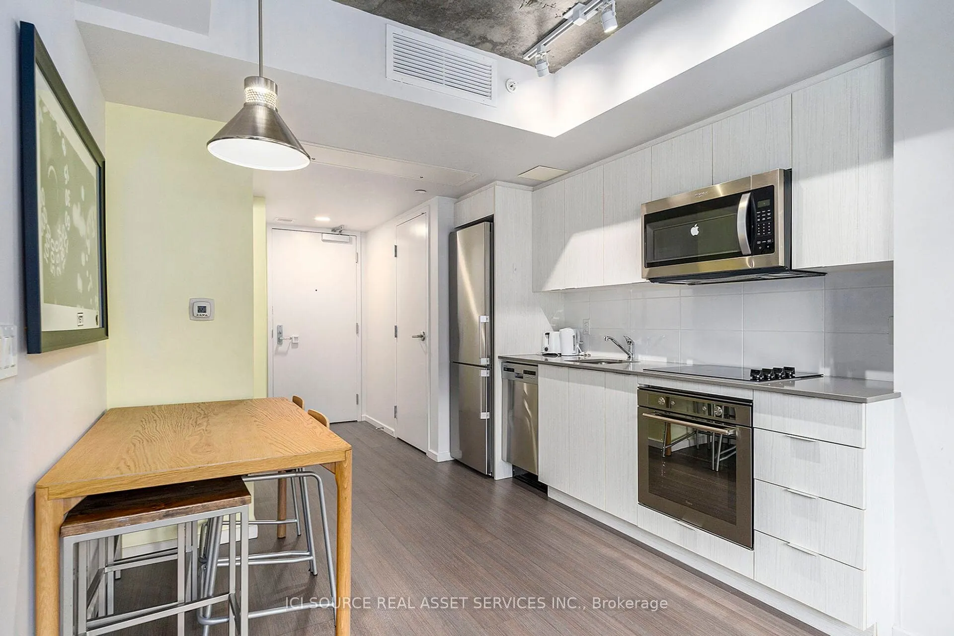 105 Champagne Avenue S, #1702
