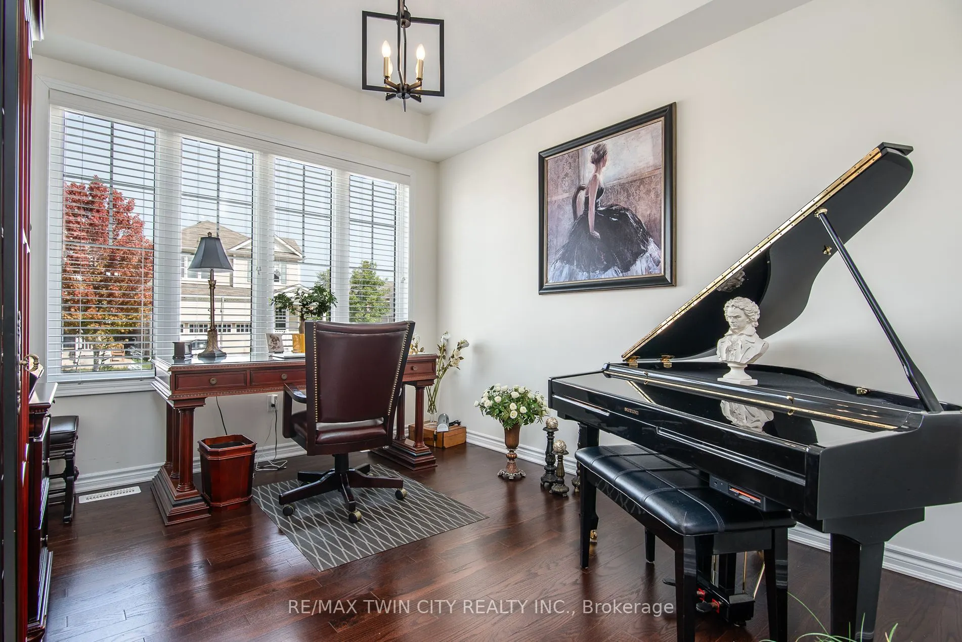 232 Shady Glen Crescent