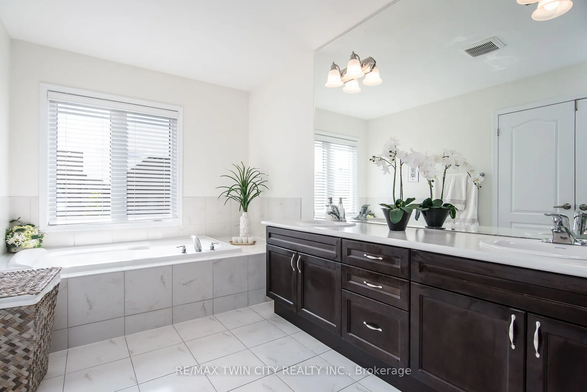 232 Shady Glen Crescent