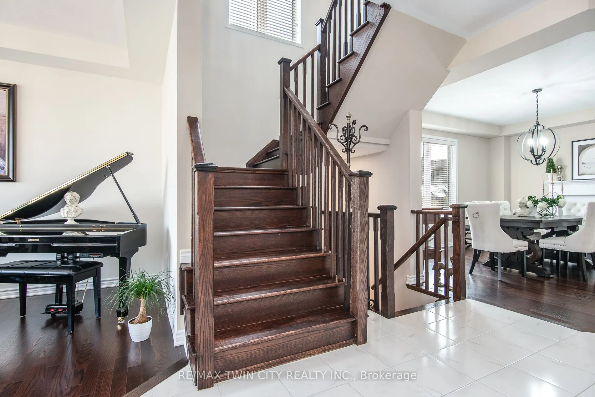 232 Shady Glen Crescent