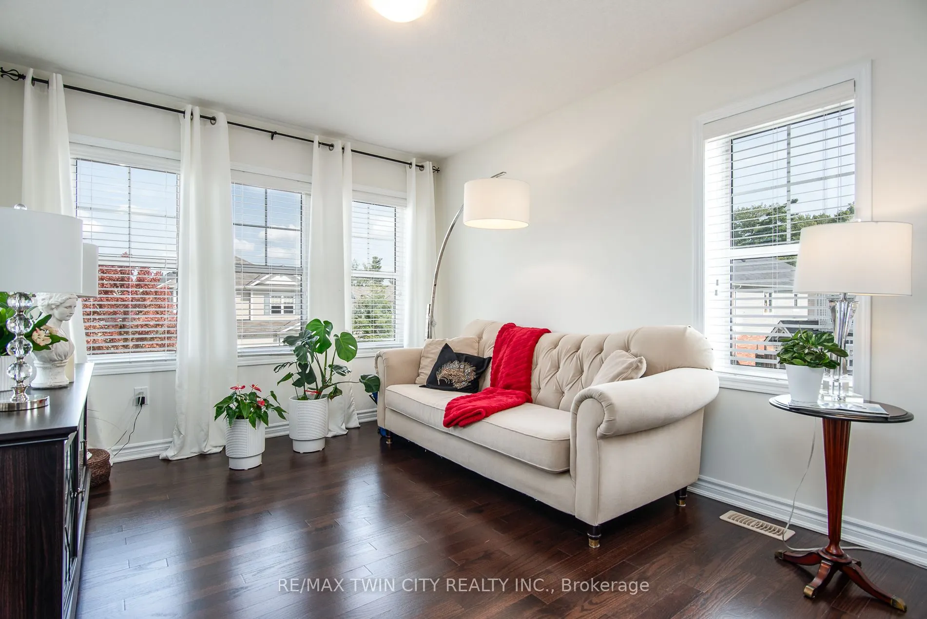 232 Shady Glen Crescent