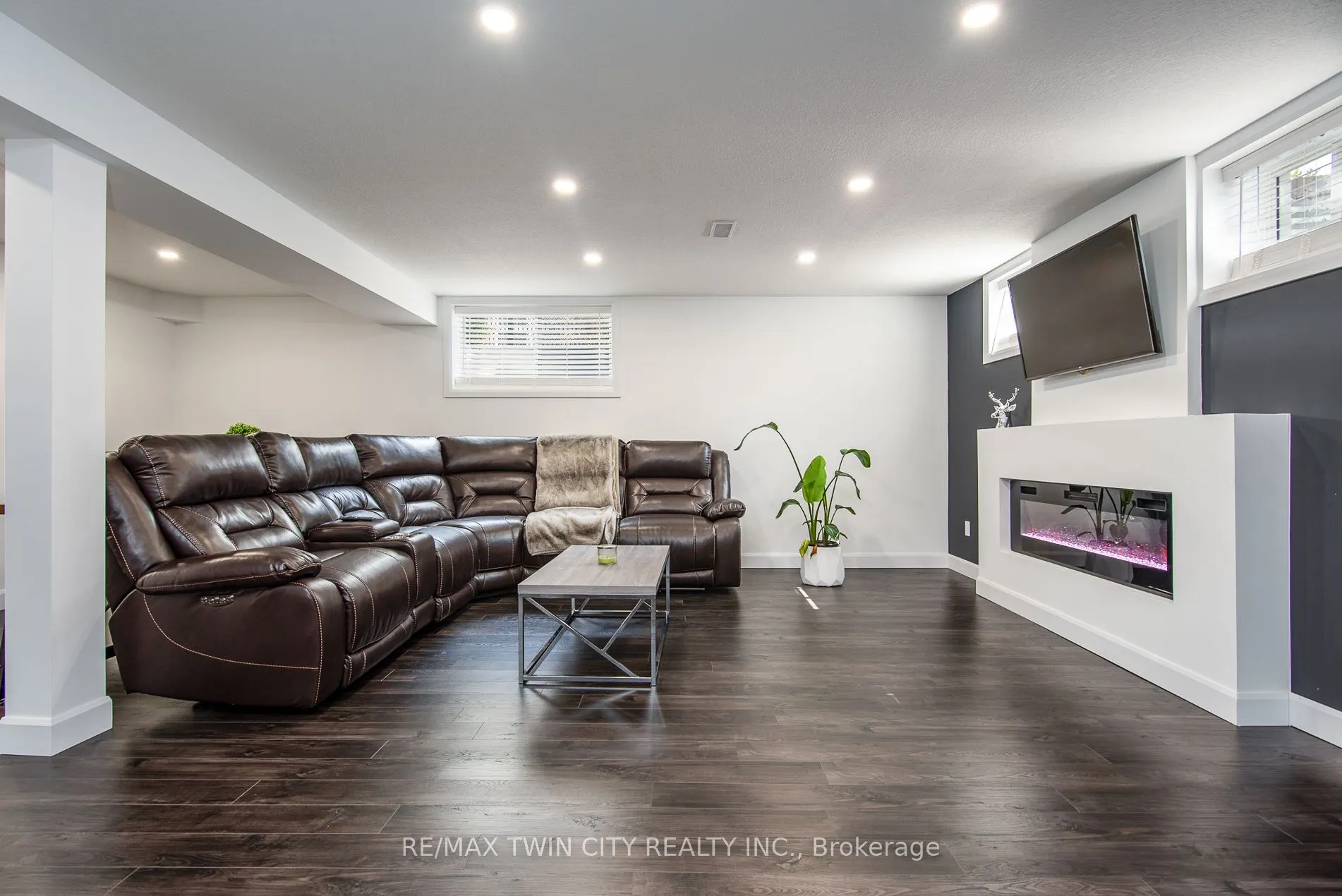 232 Shady Glen Crescent